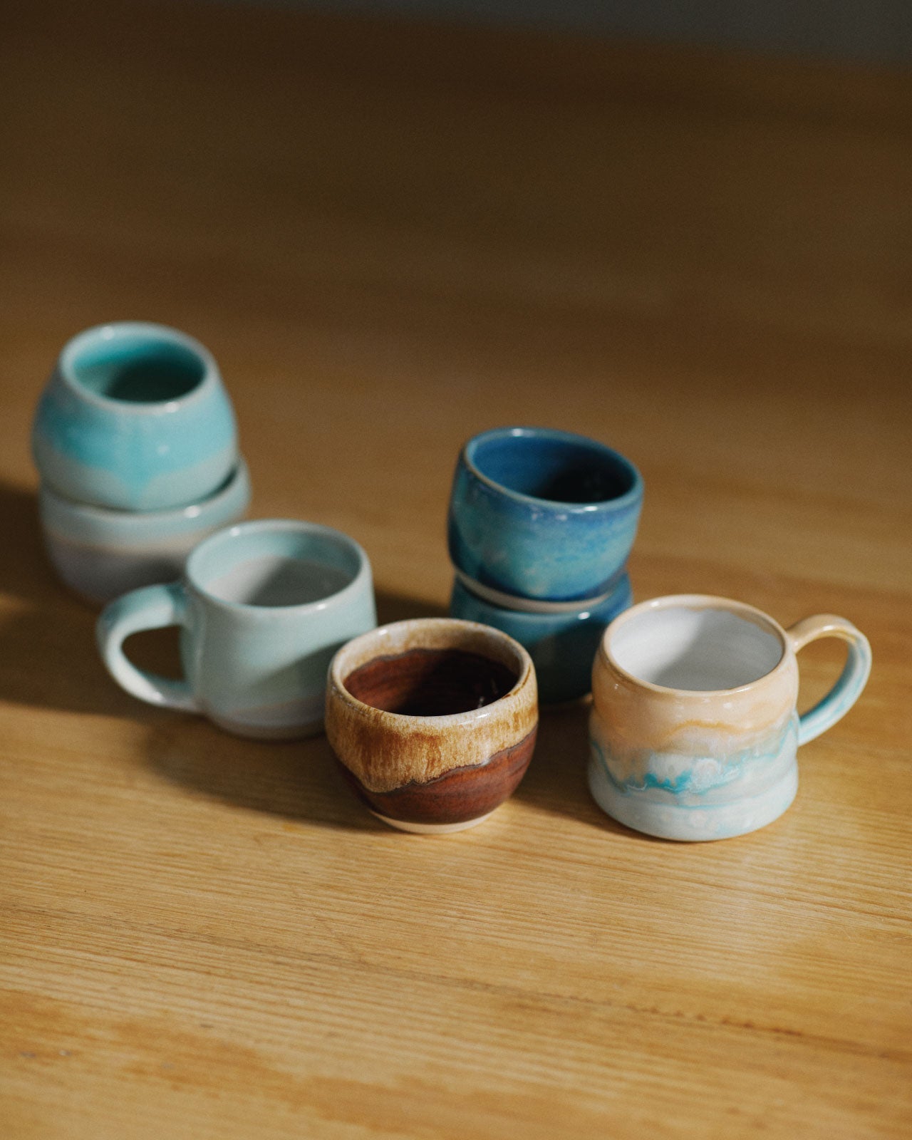 Group photo with finished pottery from intensive course